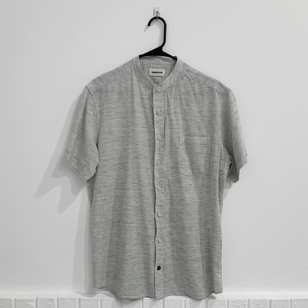Men's Gray Button-Up Shirt
